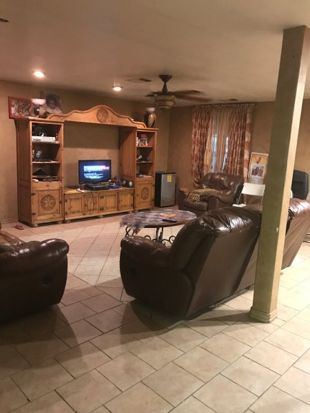 WHOLE 4 BEDROOM 2.5 BATHROOM HOUSE WITH A LOT OF LAND (HORSES WELCOME)