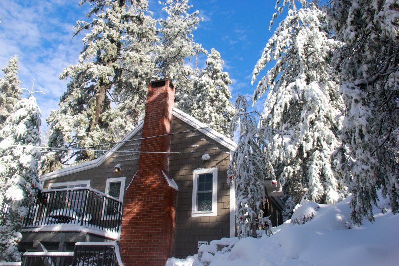 HISTORIC HERSHEY CABIN, ROMANTIC & COZY - JUST FOR 2, IMMACULATE, LAKE/TRAILPASS