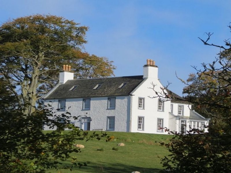 ARCHAROSSAN HOUSE, large house, ensuite, pet friendly. Ref: 972515