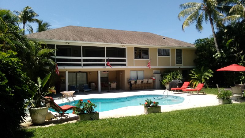 Luxury Home, Private Heated Pool, Magnificent views, Great Location, 3-D Theatre