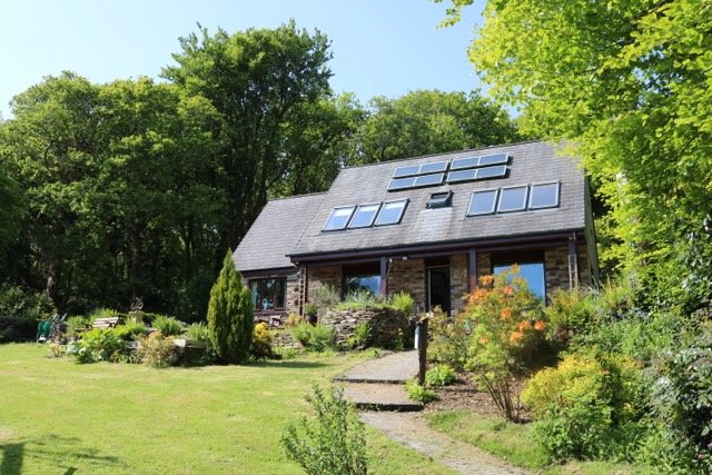 Dartmoor Hse set in private Woodlands