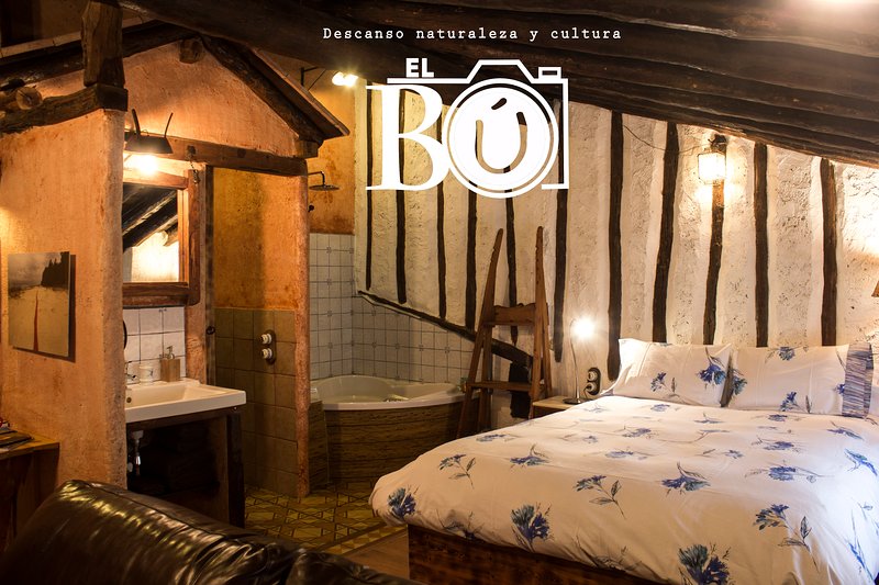 The BU. Bed and Breakfast Beautiful suite in the Alto Tajo