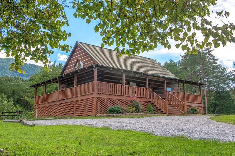 Peaceful lodge-style cabin surrounded by nature with private hot tub