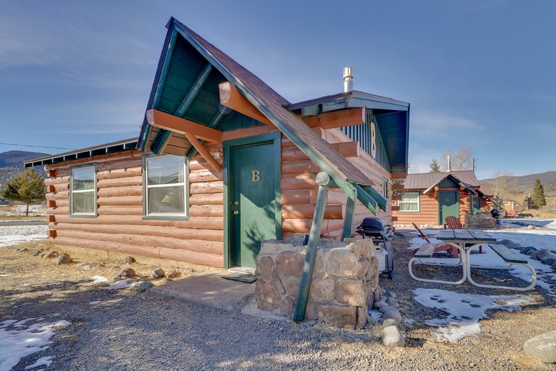 Dog-friendly log cabin w/ shared hot tub & entertainment - easy ski access!