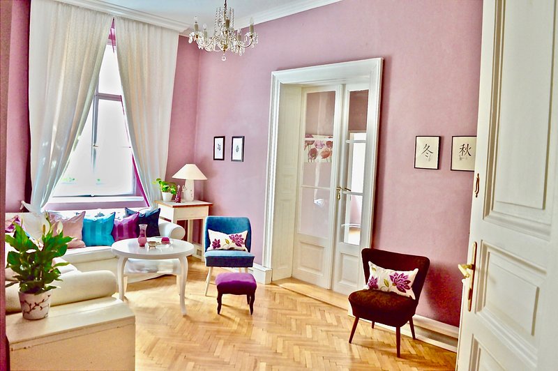 Elegance, Space, La Dolce Vita living in Upmarket Vinohrady Wenceslas 100 meters