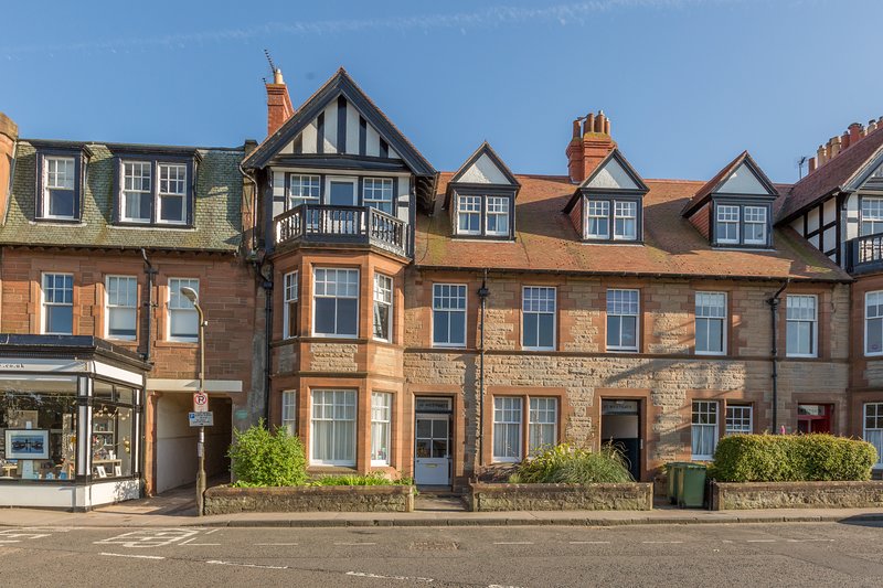 APARTMENT, 45 WESTGATE ,NORTH BERWICK 