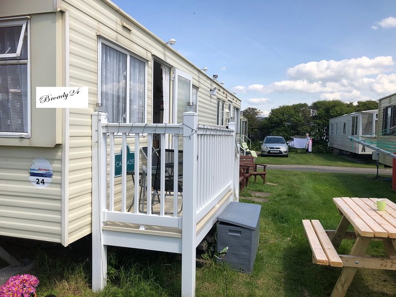 8 Berth Homely  Holiday caravan in Towyn North Wales available for hire