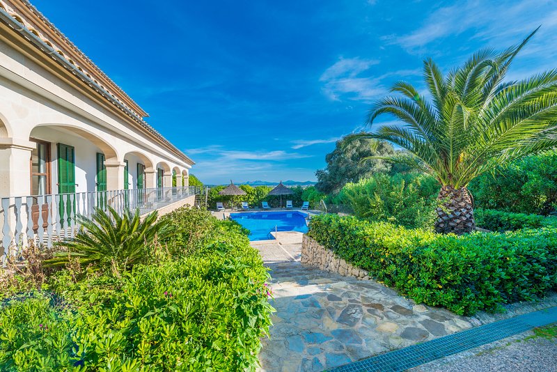 Sa Pleta rural villa for 12 people just 15 minutes from the beach.