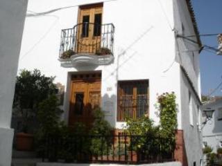 Lovely village house. All day sun terrace, Hot Tub/Spa/wifi. 
