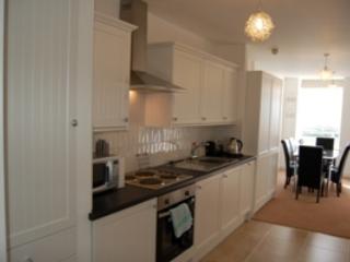 Owain Suite, Stunning Sea View Apartment with Use of Heated Indoor Pools