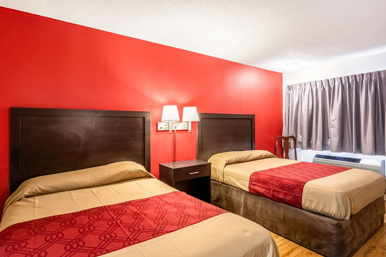 Econo Lodge East