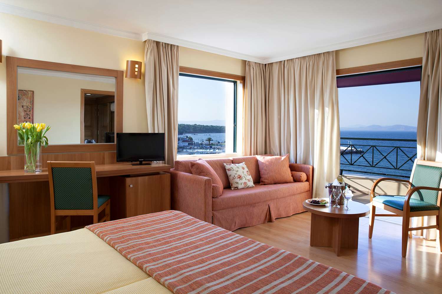 RAMADA ATTICA RIVIERA