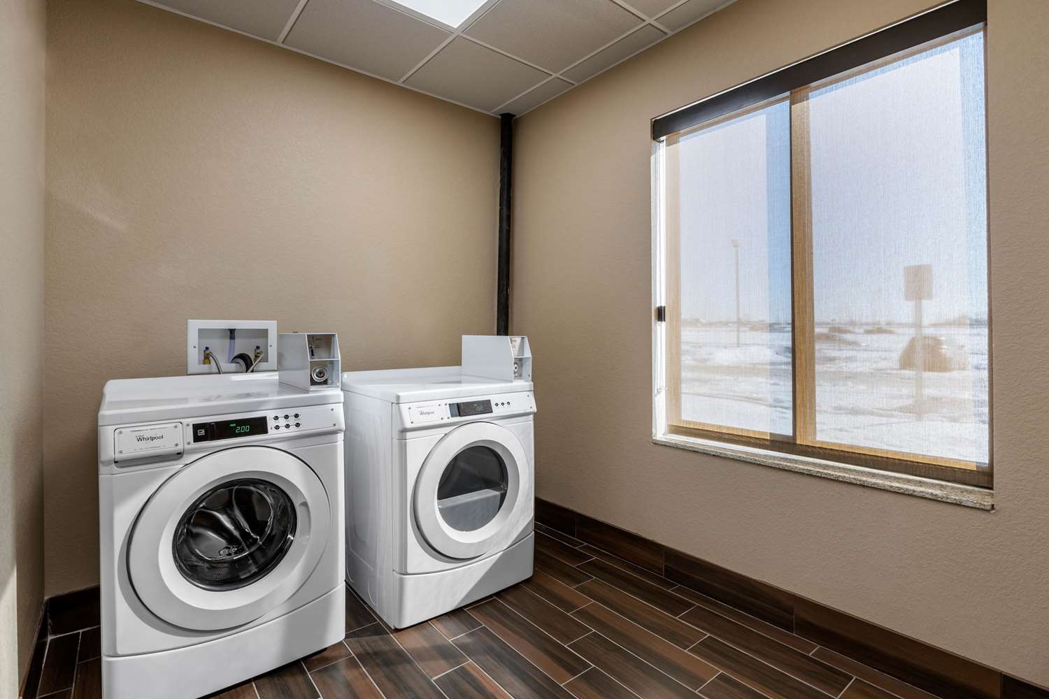 COMFORT INN AND SUITES