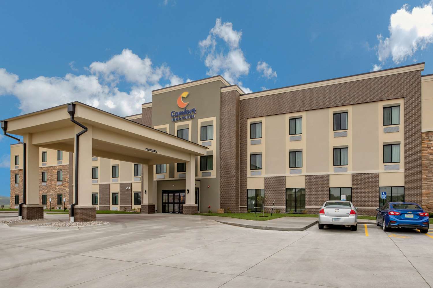COMFORT INN AND SUITES AMES NEAR IS