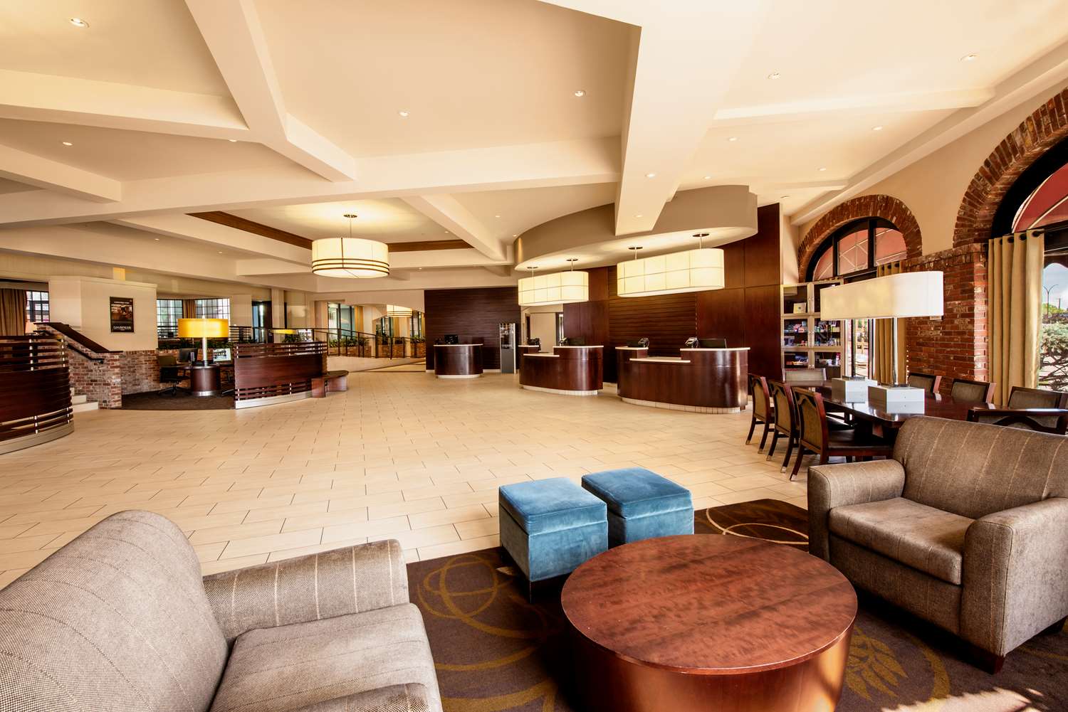 CAMBRIDGE RED DEER HOTEL