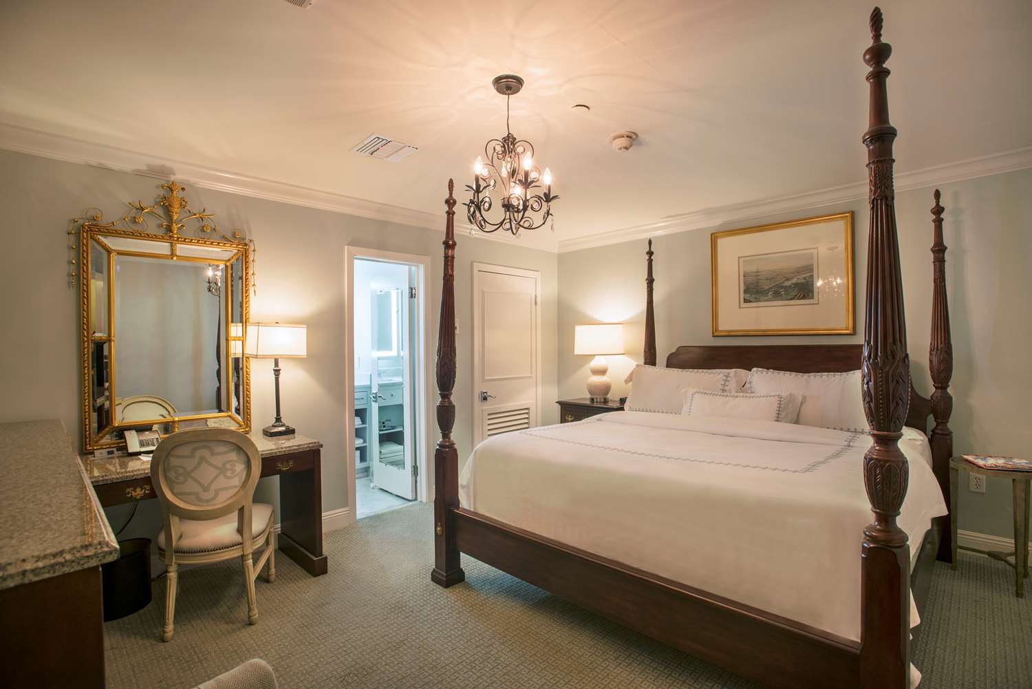 BIENVILLE HOUSE HOTEL