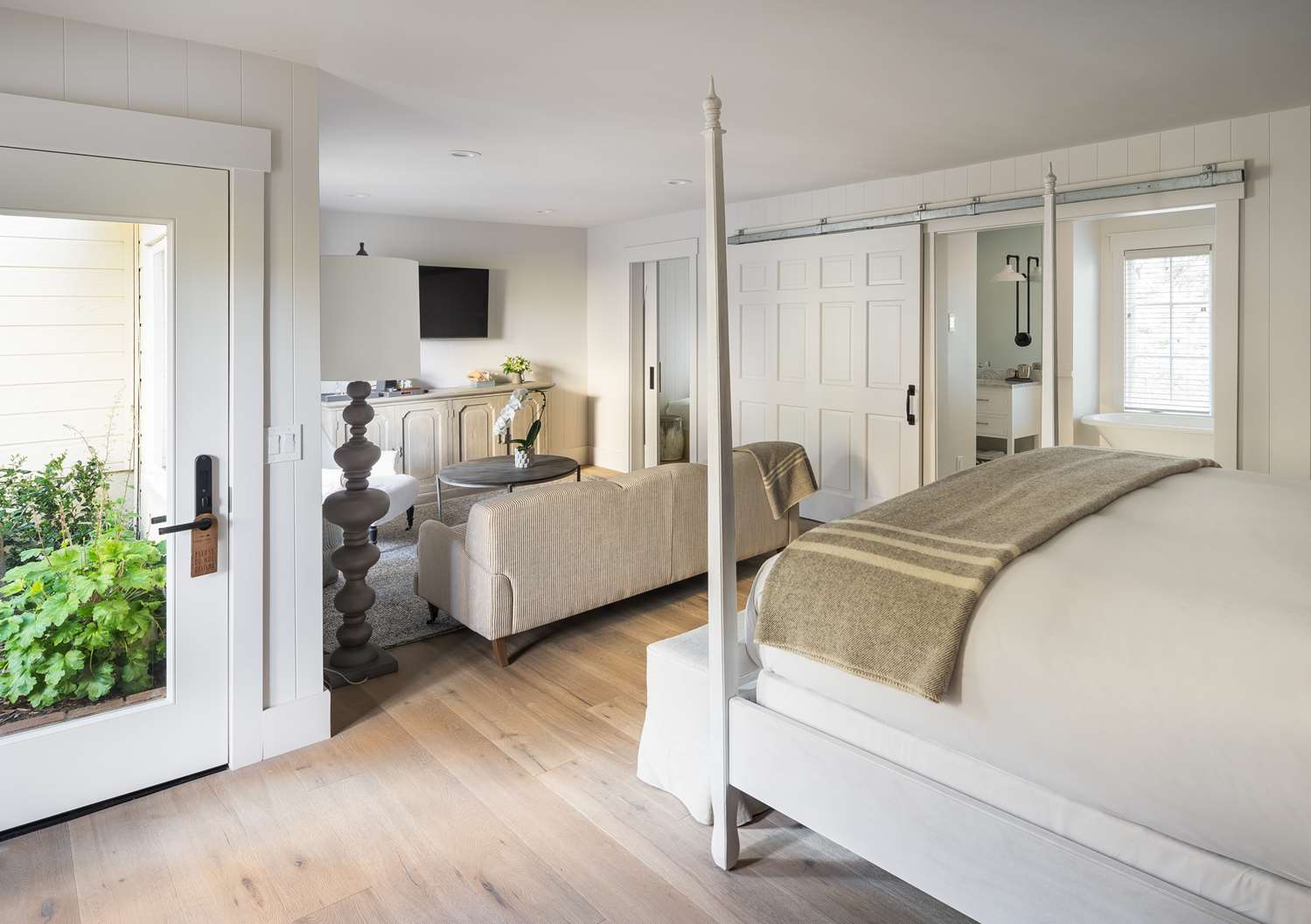 FARMHOUSE INN