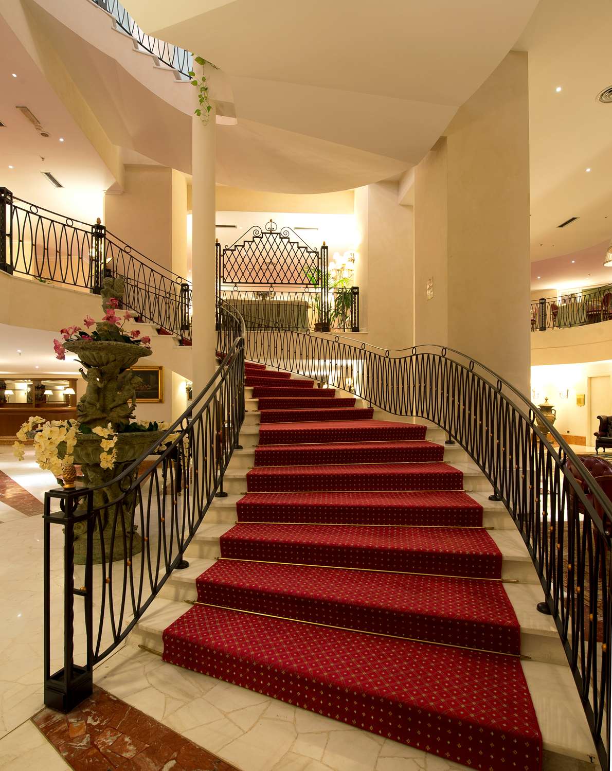 GRAND HOTEL BARONE DI SASSJ