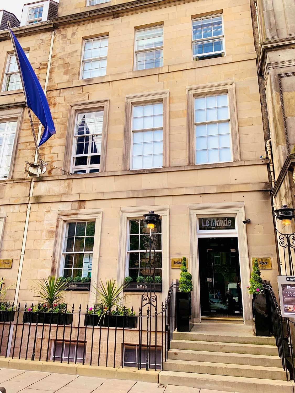 LE MONDE HOTEL