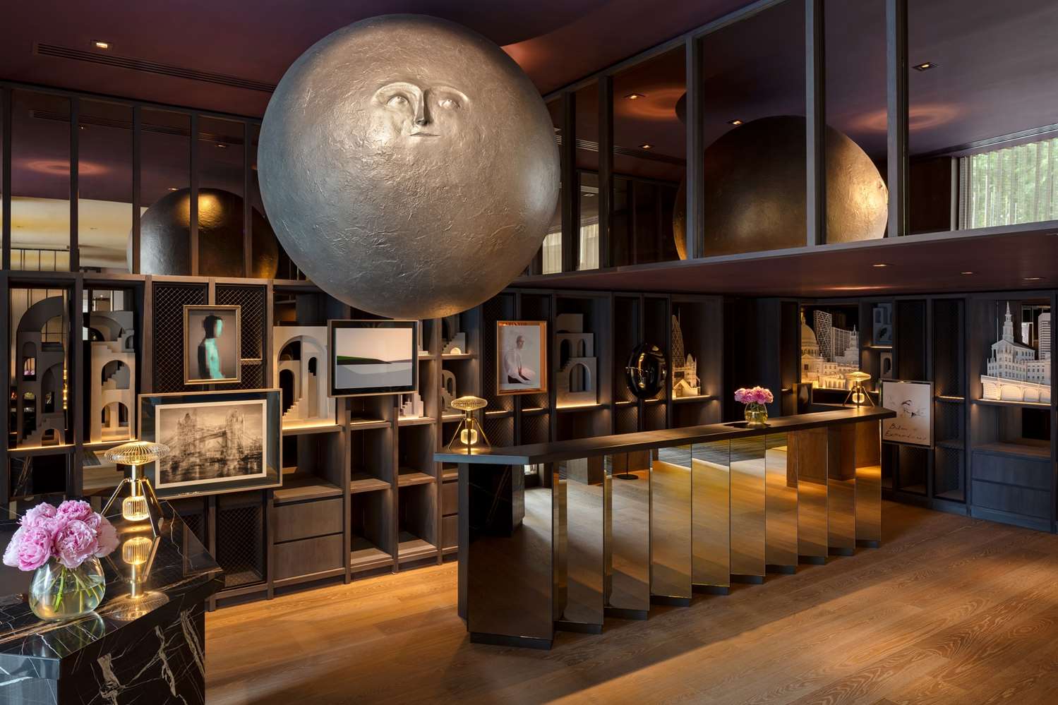 THE LONDONER HOTEL