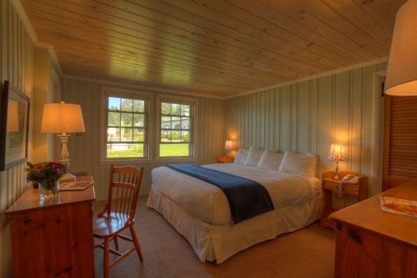 SPRUCE POINT INN