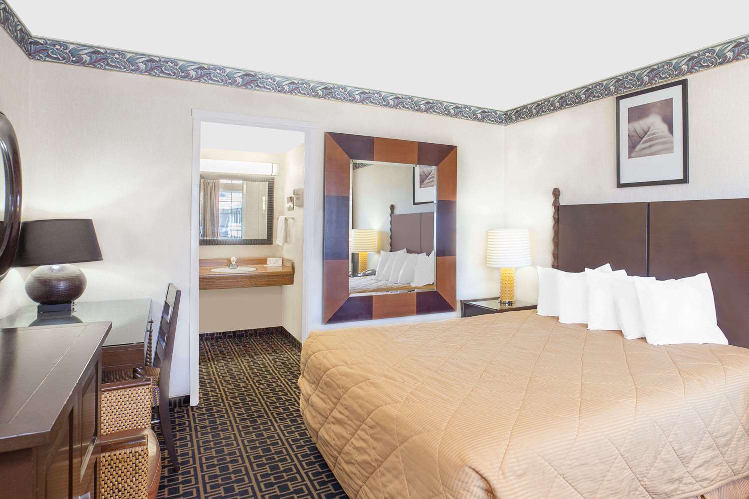 DAYS INN BY WYNDHAM FRESNO CEN