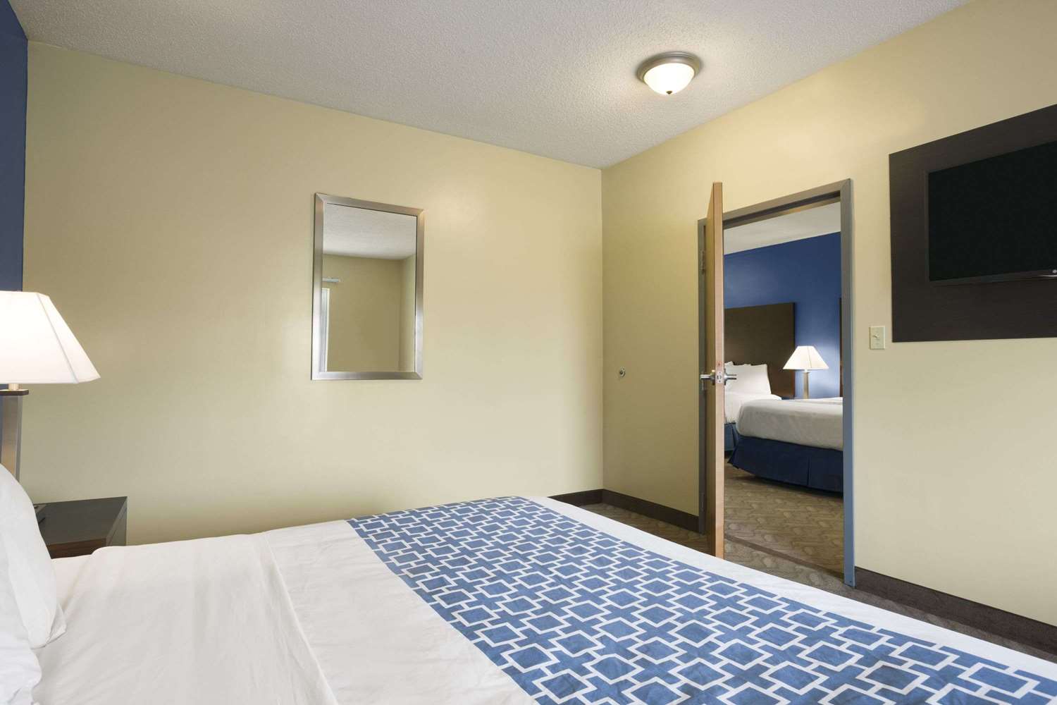 Days Inn & Suites Cherry Hill - Philadelphia