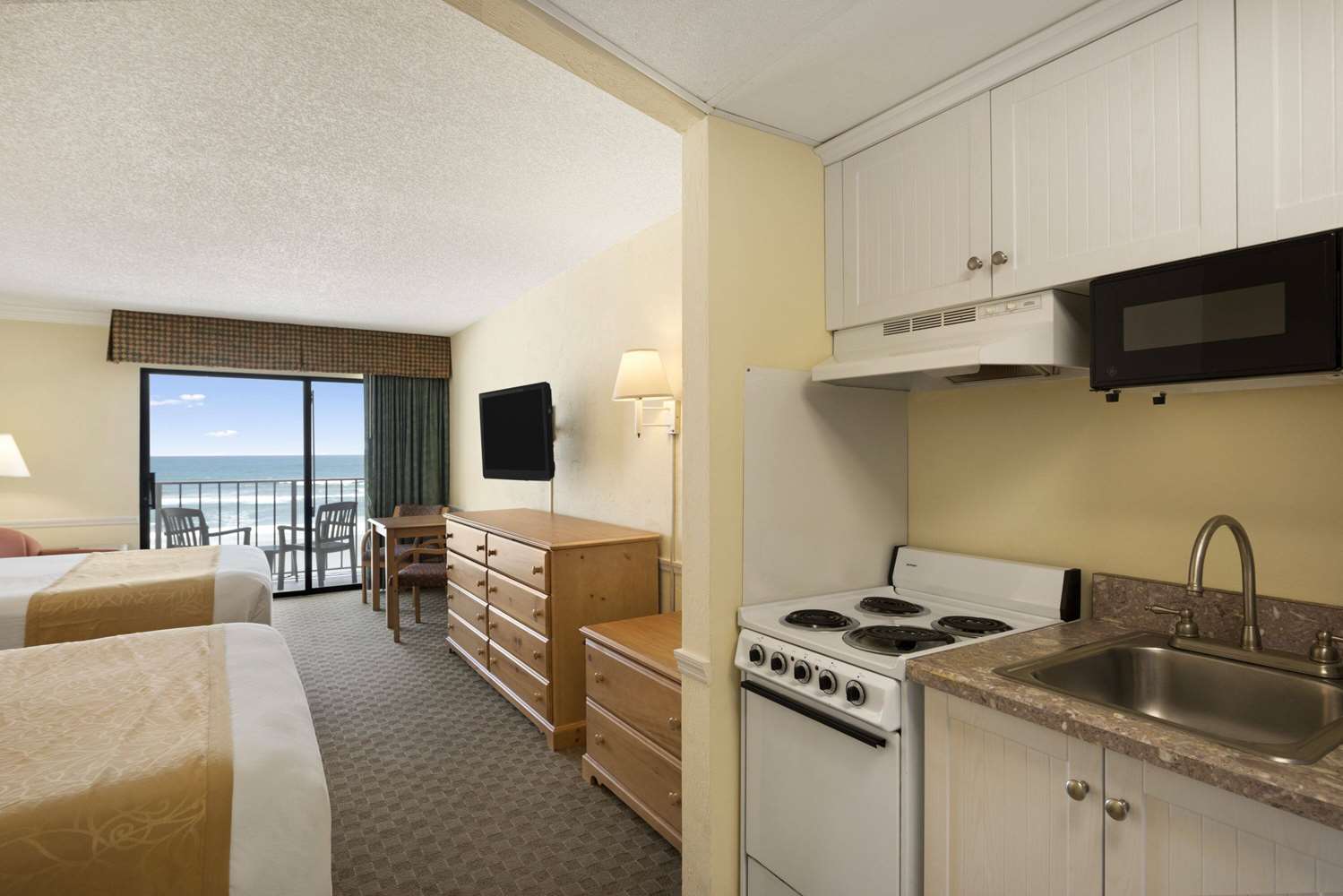Days Inn Daytona Oceanfront