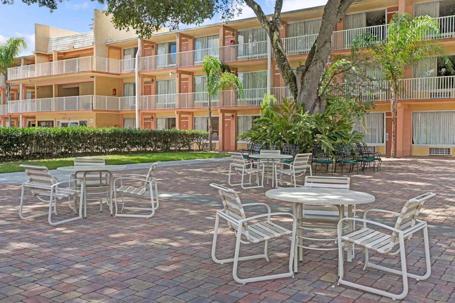 Howard Johnson Inn Tropical Palms Kissimmee