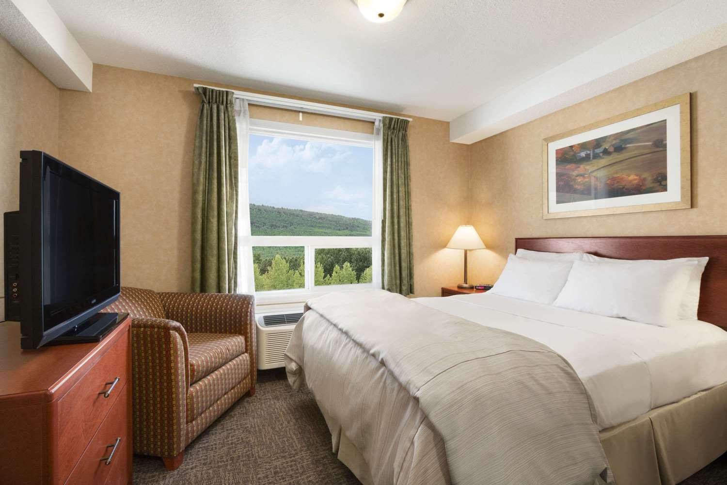 Days Inn & Suites Cochrane
