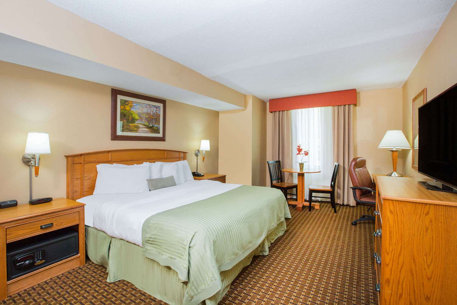Ramada Tropics Resort / Conference Center Des Moines