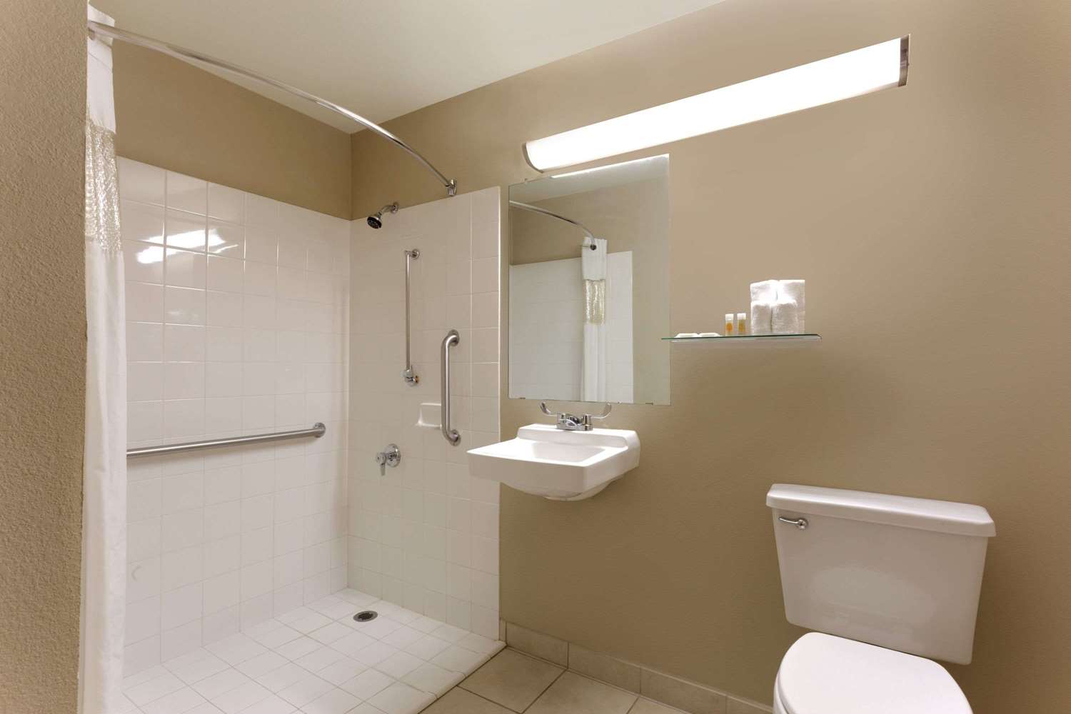 Days Inn & Suites Tempe