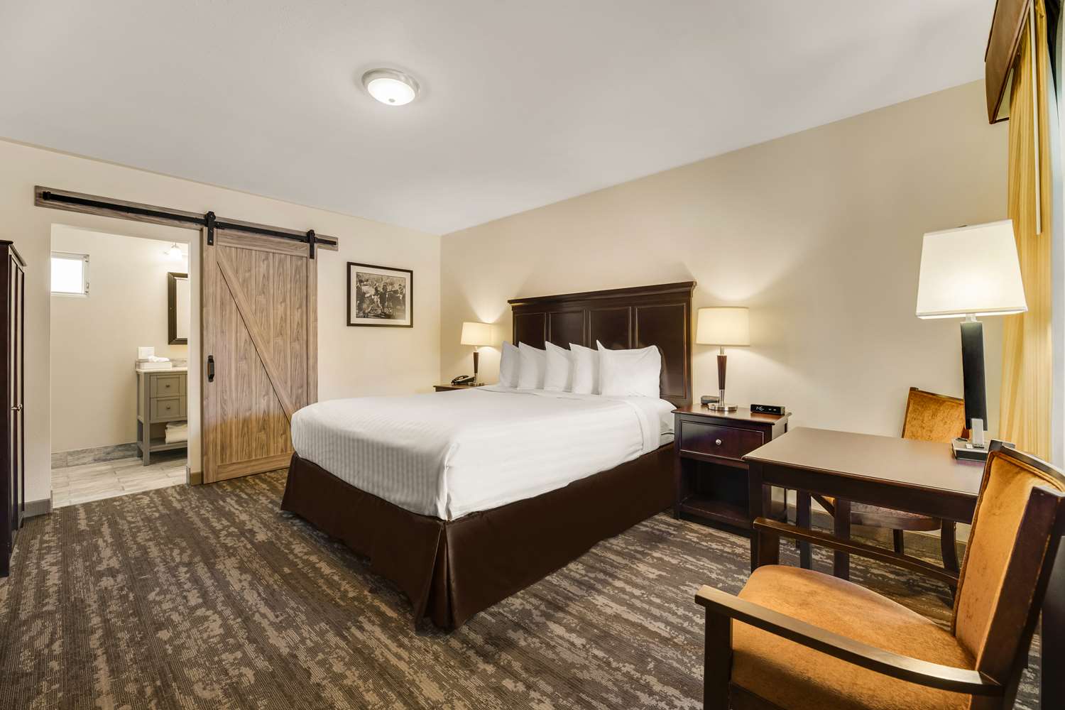 Best Western Plus Frontier Motel