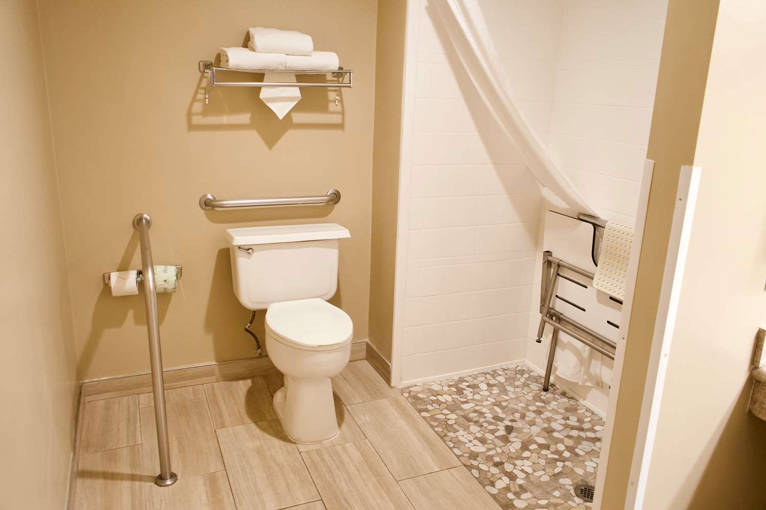 Best Western China Lake Inn