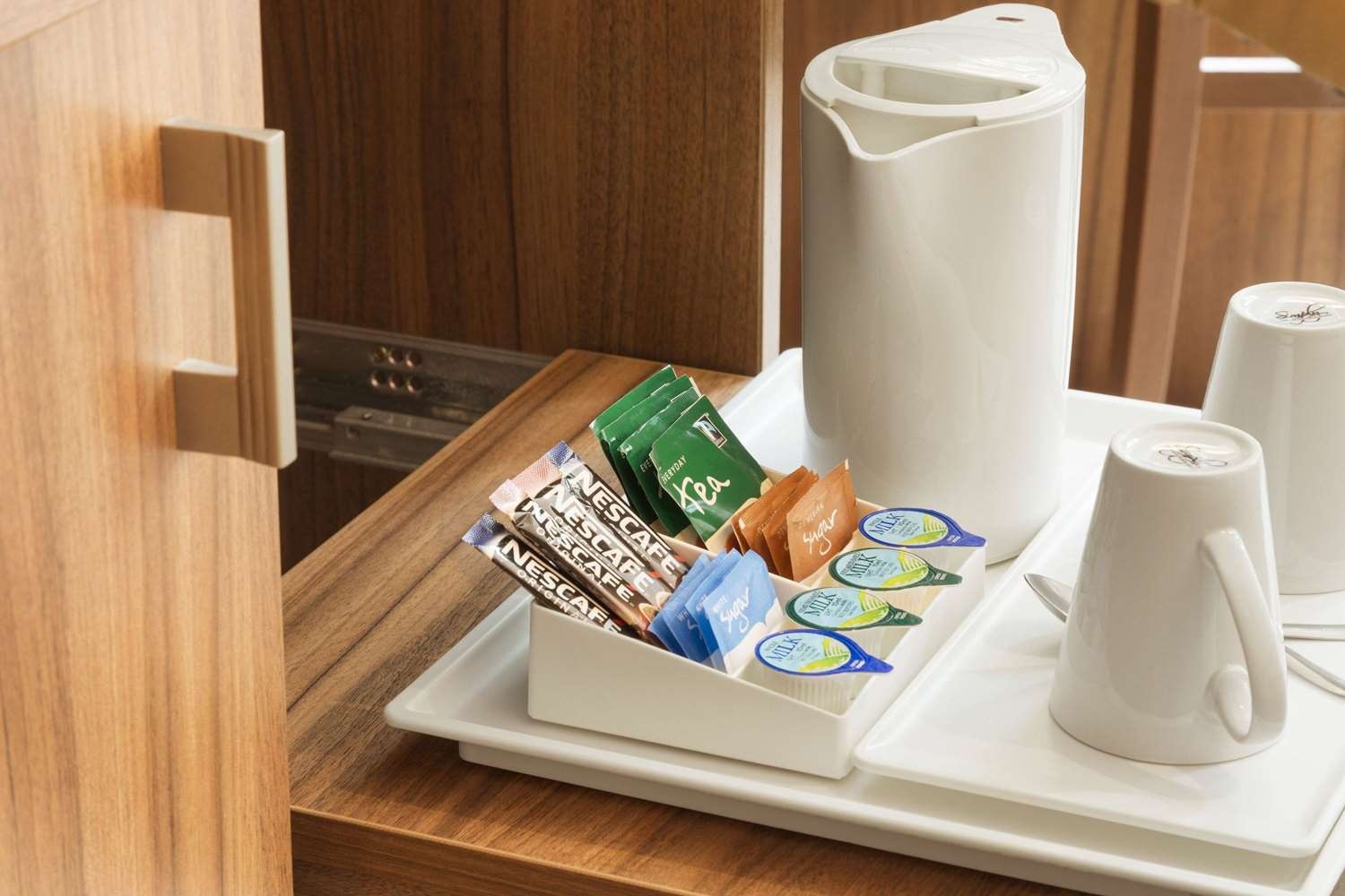 RAMADA BY WYNDHAM HOUNSLOW - HEATHR
