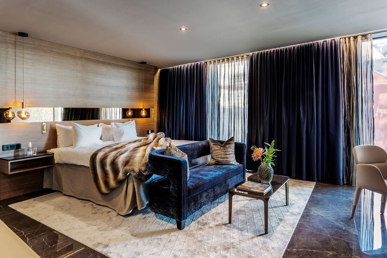 HOTEL RIVERTON