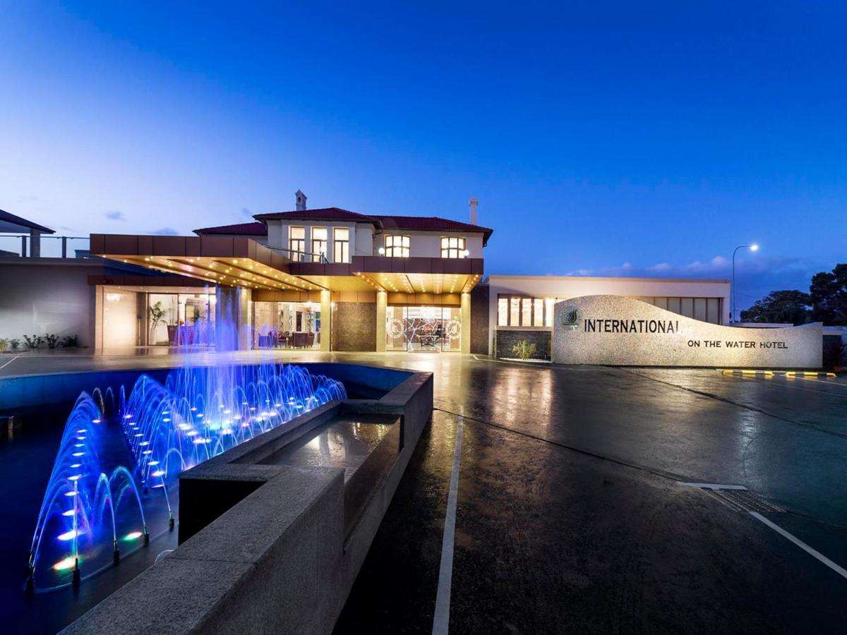 SWAN RIVER HOTEL