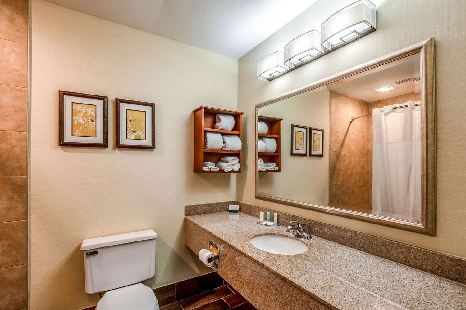 QUALITY INN AND SUITES MUSKEGON