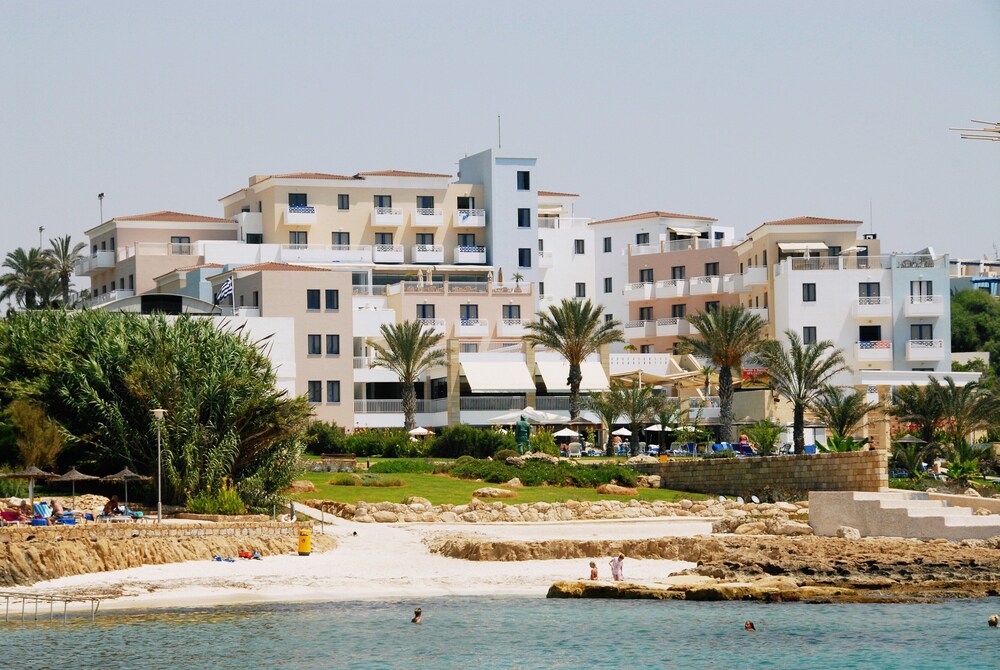 St. George Gardens Hotel Suites