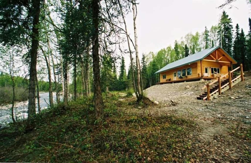 MINUTES OFF PARKS HWY W/WiFi EXPERIENCE AK 27 ACRES RIVERFRONT WILLOW CREEK INN