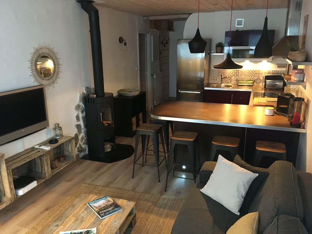 Beautiful Apartment of 40m2, 5 pers, Tignes. WIFI, ski slopes.