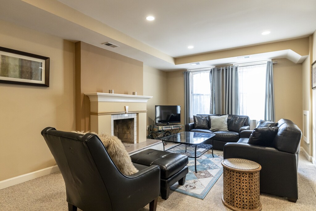 Freshly renovated 1 bedroom in Historic Home- Convention Center/Blagden Alley