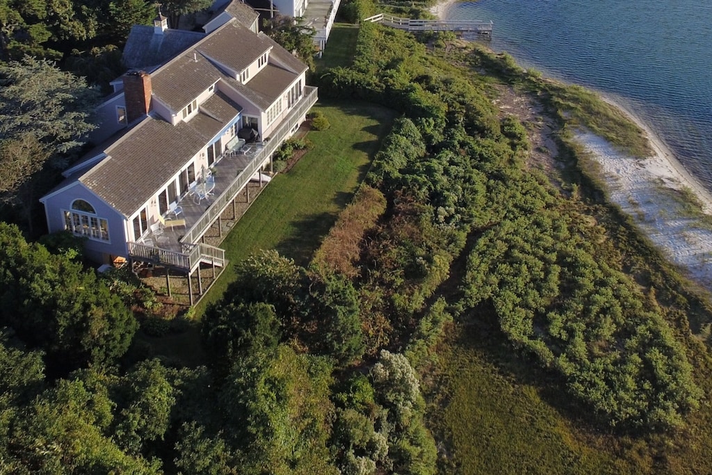 Spectacular Waterfront Cape Cod Home, Oceanfront and Beach,AC,Wifi Deck w Grill!