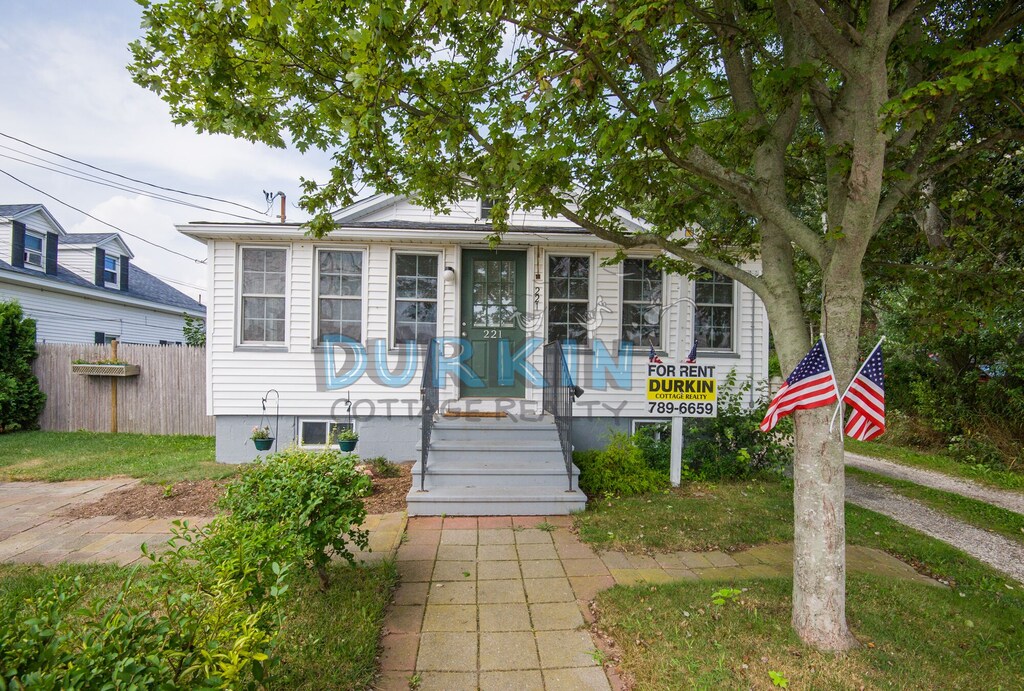 Cozy Cottage, Heart of Galilee, Close to Beach, Restaurants, and Block Island Ferry