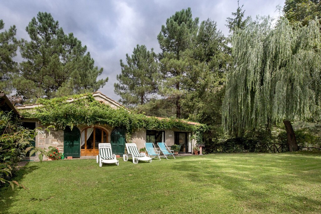 Il Fienile del Poggiolo :a family cottage close to Florence: valley views