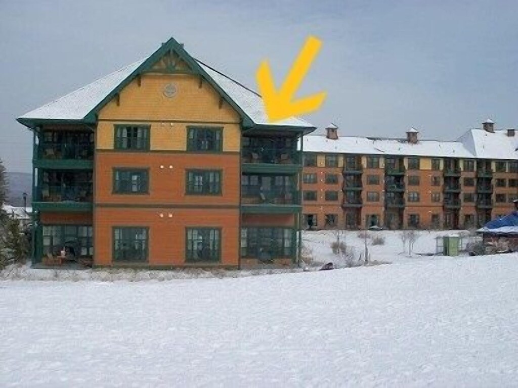 WENDY'S Mountain-View, 2 BR, Clean-Top Floor- End Unit Condo at The Appalachian 