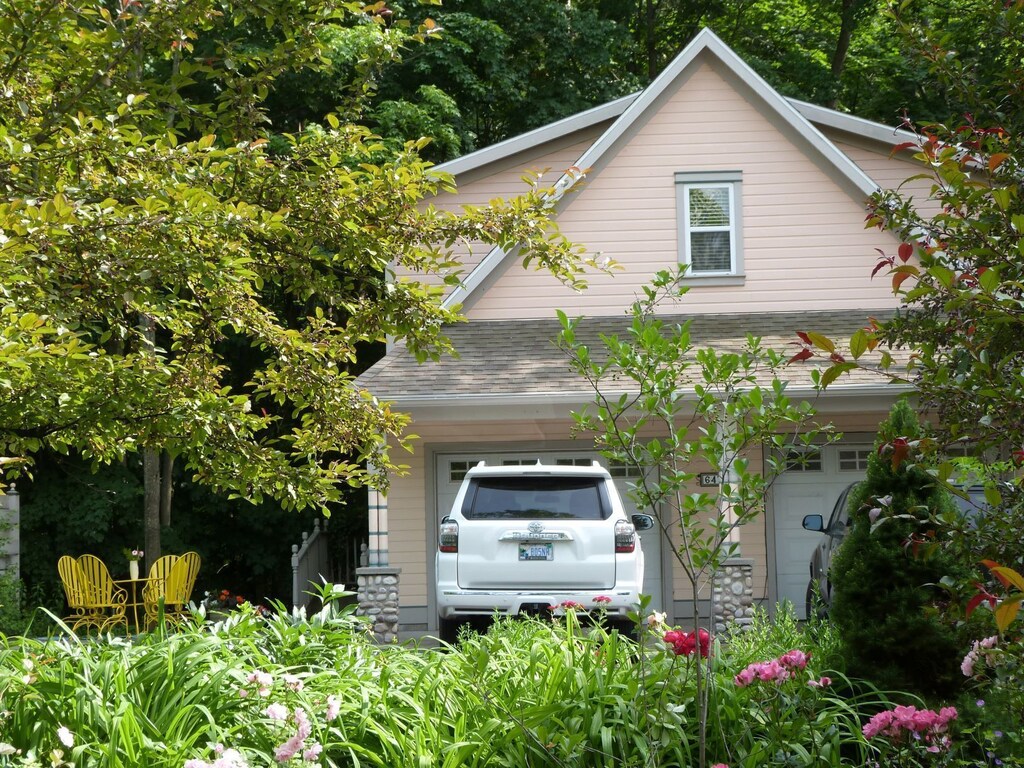Lake Ann LOFT in the heart of Lake Ann village, W. of Traverse City MI 