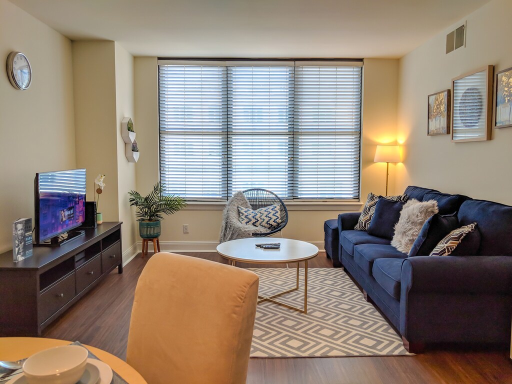 Chic & Spacious 2BD/2BA sleeps 6-7 in DC Prime Location