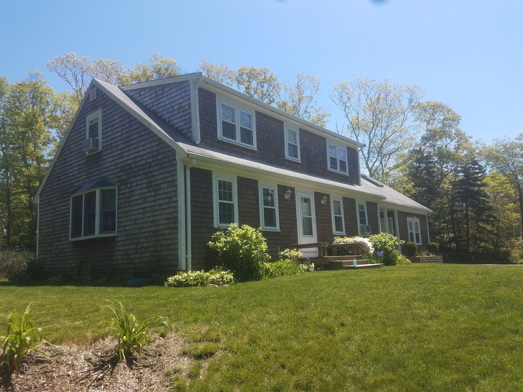 LOCATION! LOCATION! OLD SILVER BEACH! Saturday to Saturday weekly rental
