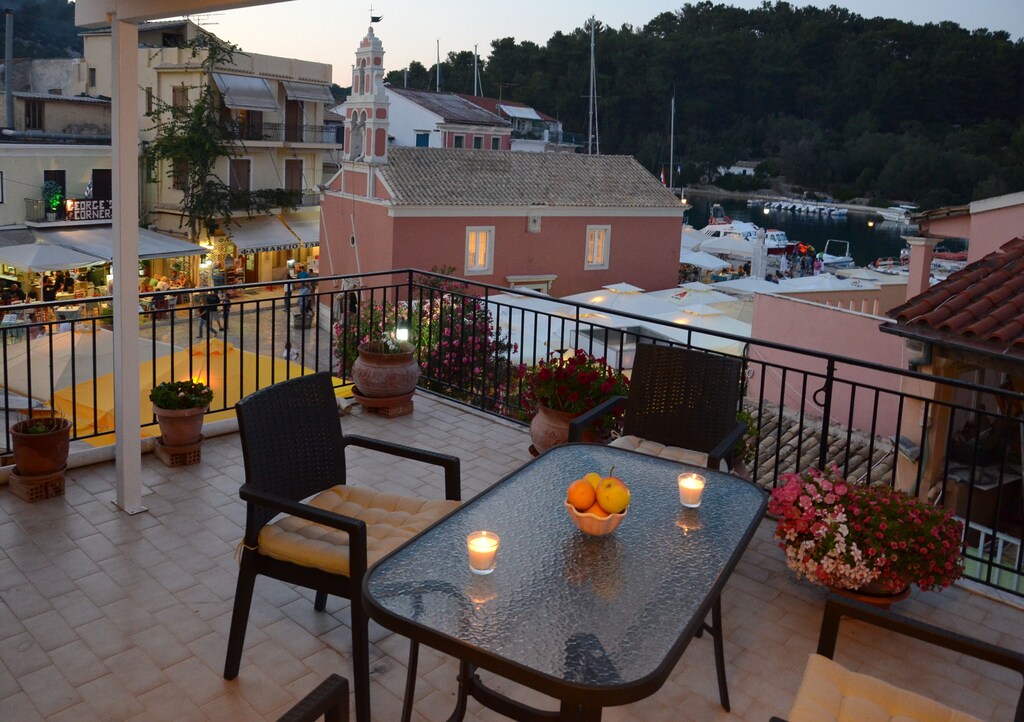 Main square apartment